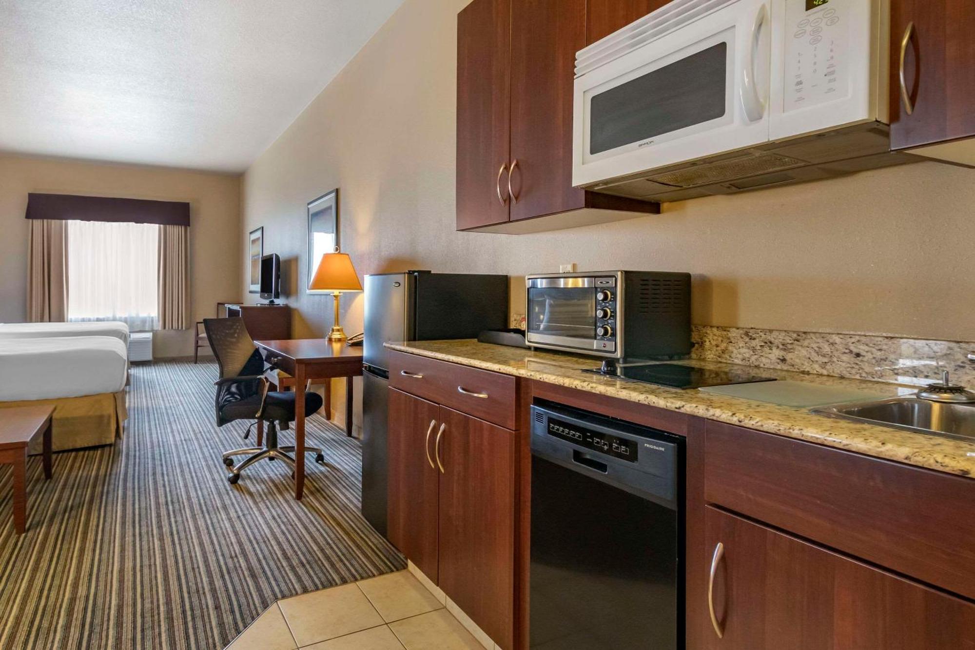 Quality Inn & Suites Rimbey Exterior photo