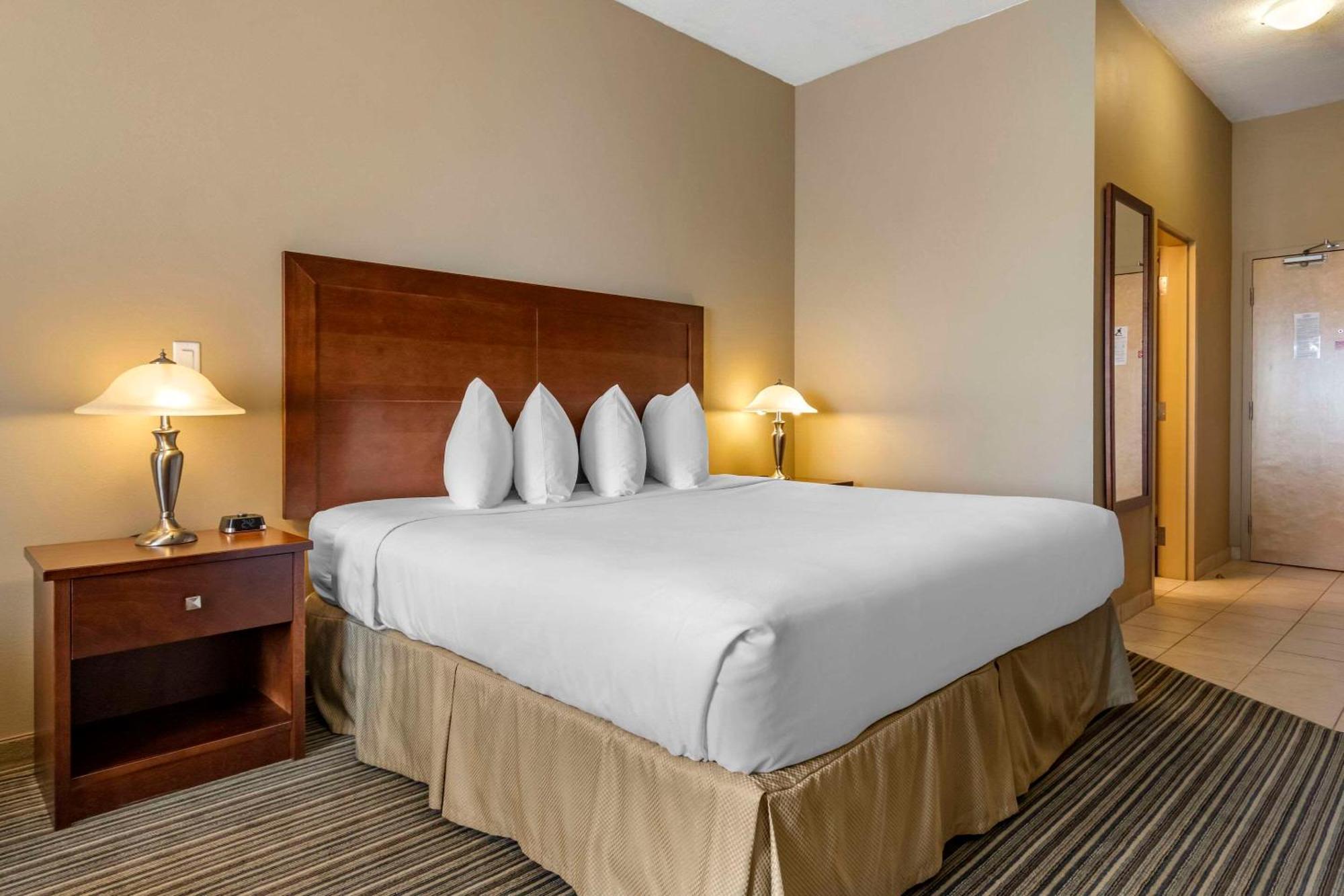 Quality Inn & Suites Rimbey Exterior photo