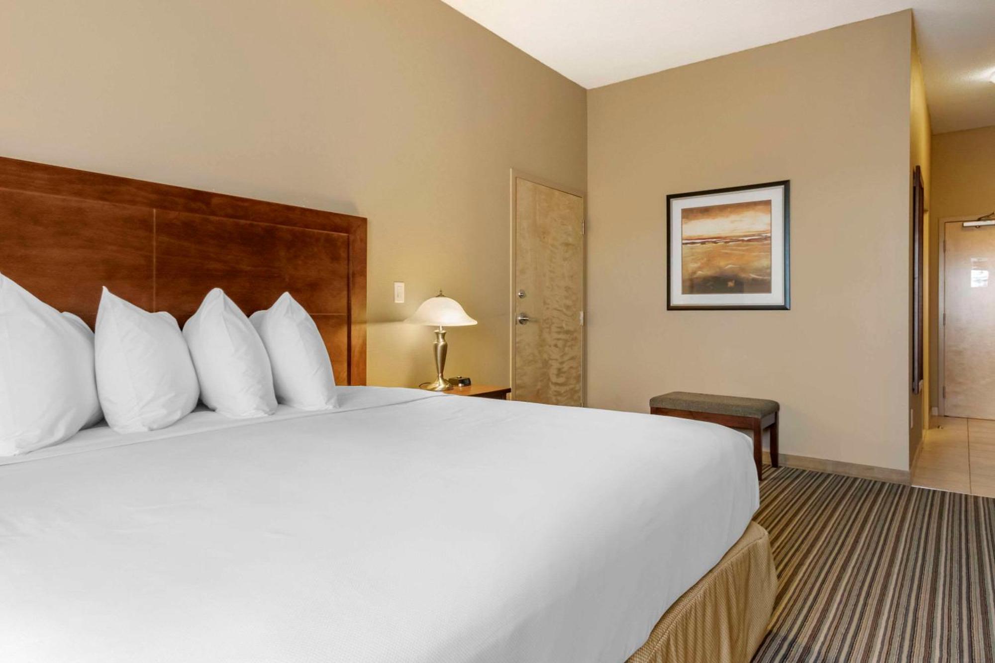 Quality Inn & Suites Rimbey Exterior photo